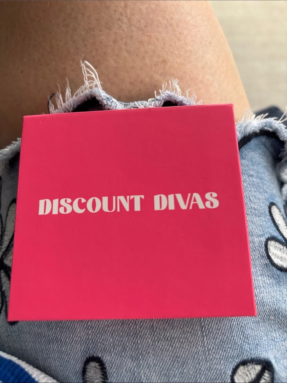 Dearest Diva Matte Bronzer Powder Compact – Warm Brown Shade